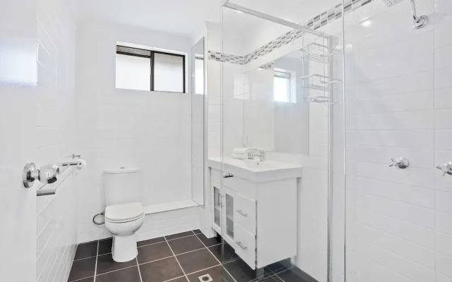 Little Palms by Burleigh Letting Co