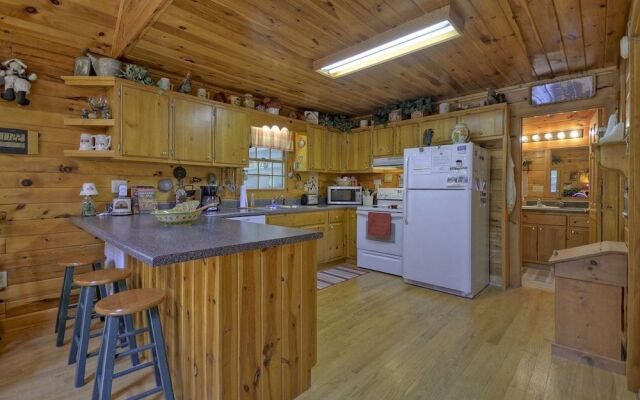 Snuggle Inn & Treehouse