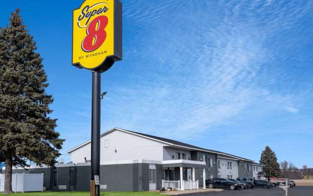 Super 8 by Wyndham Owatonna