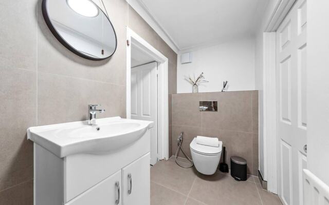 Serviced Flat Near Hyde Park Marble Arch W2 London