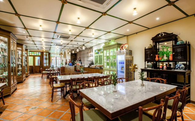 Woo Gallery and Boutique Hotel