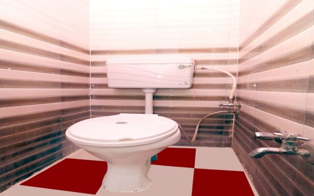 Oyo 39852 Hotel Noor