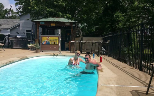 Colonial Beach Plaza Bed & Breakfast