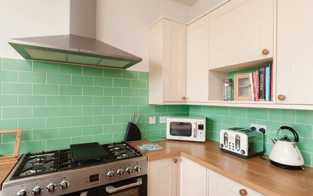 Bright Spacious and Luxurious Central Apartment