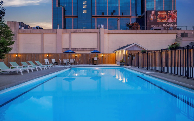 Travelodge by Wyndham Niagara Falls at the Falls