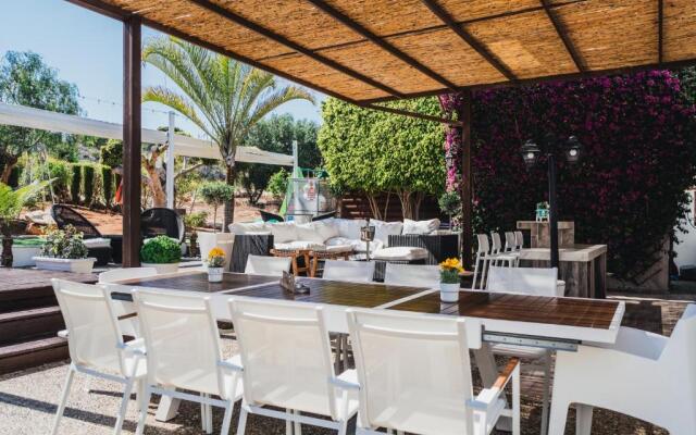 SunnyVillas: 4BR Villa☆Private Pool + Jacuzzi - Villa Amelie
