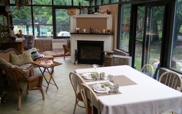 Auberge Bonne Nuit-Bonjour Bed & Breakfast