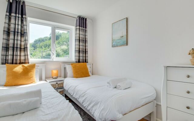Stylish Villa in Millendreath Near Sea
