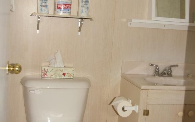 Shuswap Lake Motel & Resort