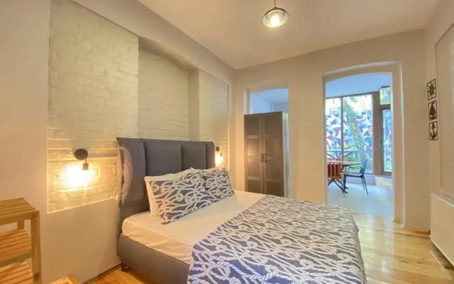 Flat With Backyard Close to Galata Tower