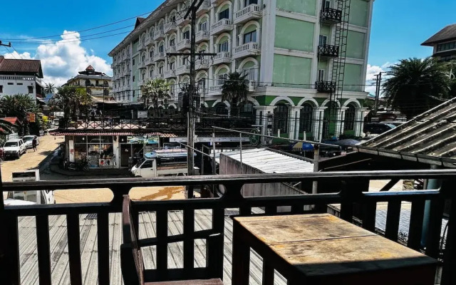 Domon Riverside Hotel