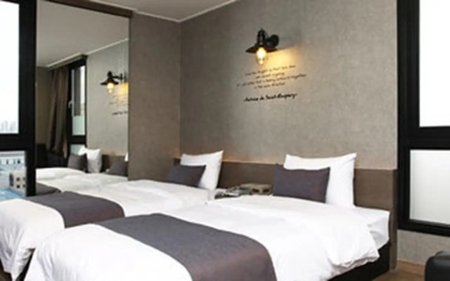 S& Hotel