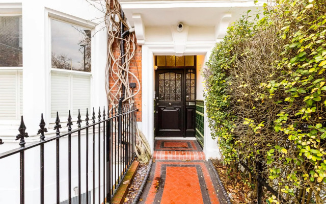 Colourful Studio Near Clapham Common!