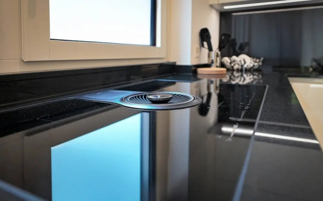 One & Only Lake View Apartment