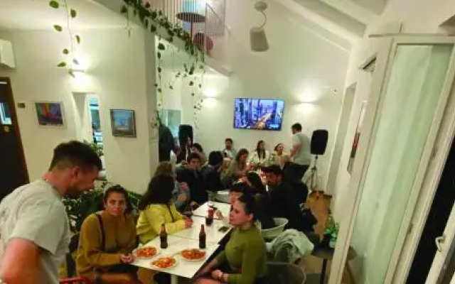 Tric Trac Hostel