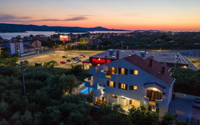 Awesome Home in Sv Filip i Jakov With Sauna, Wifi and 5 Bedrooms