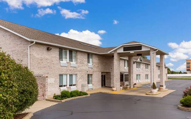 Econo Lodge Inn & Suites