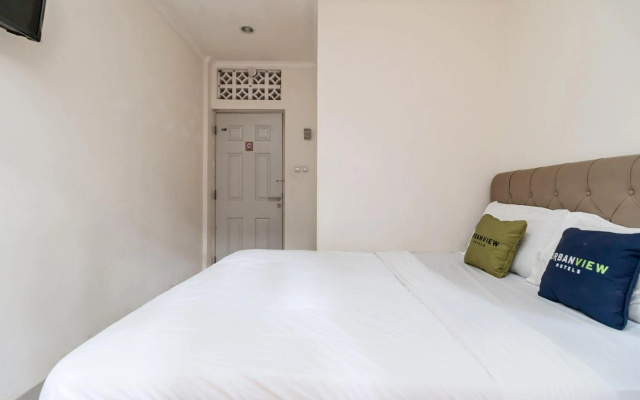 RedDoorz Plus near UPN Veteran Jakarta – Guest Rooms – Jakarta