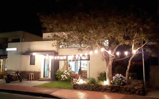 Jeju Sehwa-lium Guest House