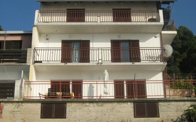 Apartment Bila - 15m from the sea: A1 Tisno, Island Murter