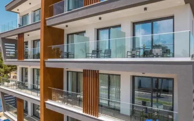 Waterside Sea View Apartments