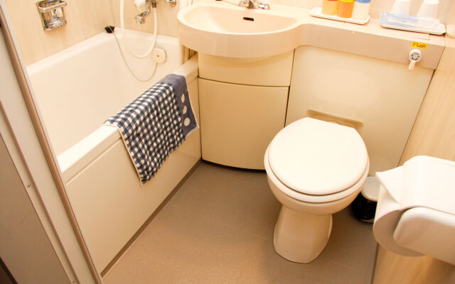 Shin-Osaka Youth Hostel