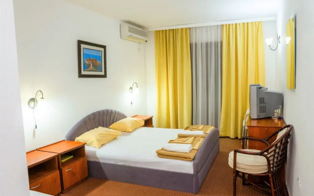 Central Hotel & Restaurant