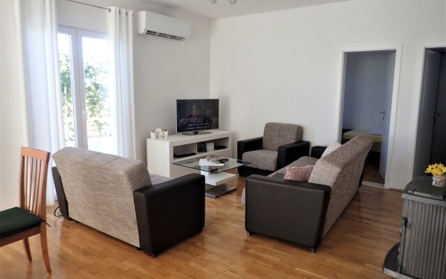 Apartments Maialena-modernly Furnished and With Nice Garden