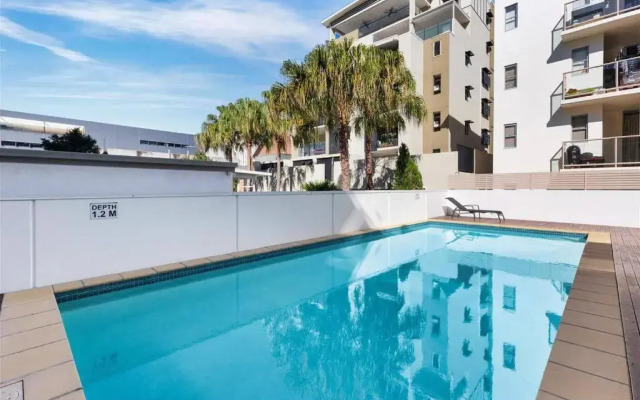 South Brisbane two beds two baths one parking