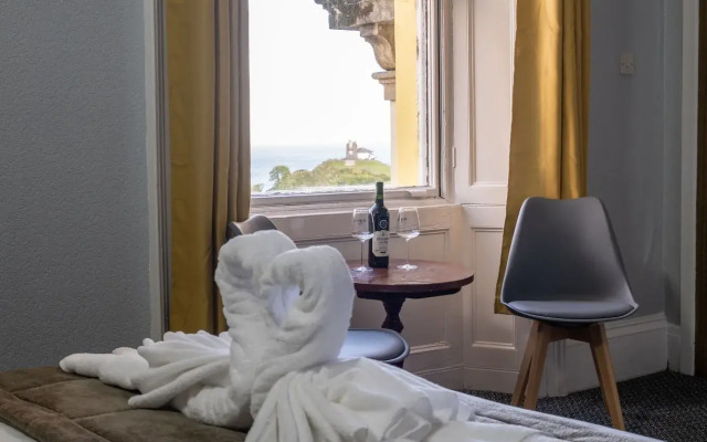 Royal Lion Hotel