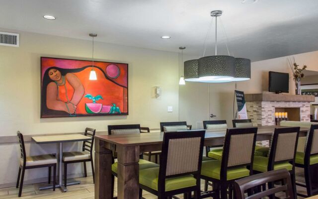 Comfort Suites At Tucson Mall