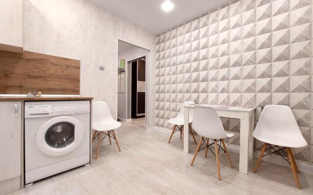 Шарман на проспекте Генерала Тюленева 48