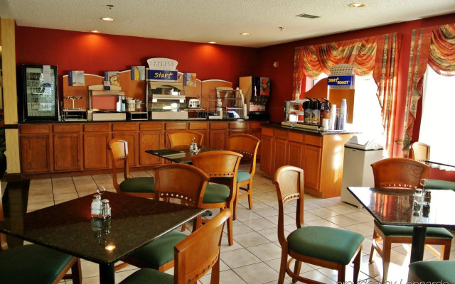 Country Inn & Suites by Radisson, Dahlgren-King George, VA