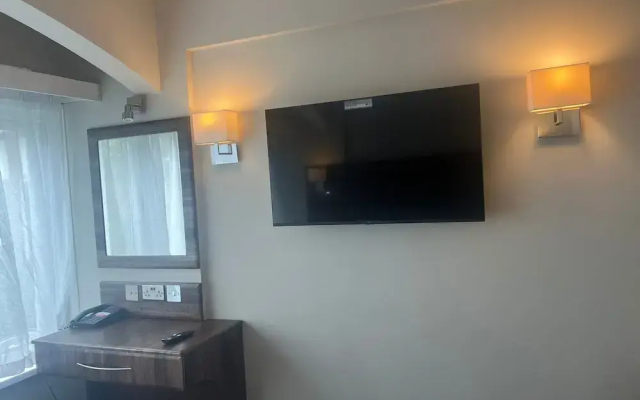 Riverside Hotel