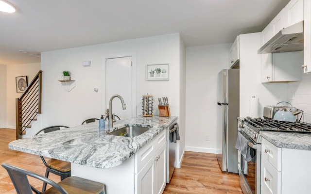 Walkable Dtwn Townhome Near Campus & Palmer Square