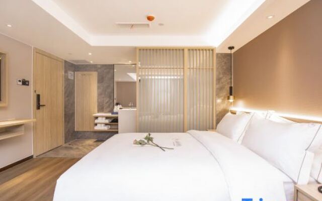 Qingmu Li Hotel (Nanjing University Guangzhou Road)