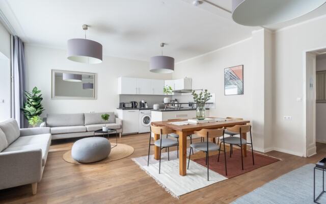 Primeflats Huge Apartment At Gasometer 17