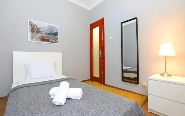 Amazing Flat Near Bagdat Street With Enticing Interior Design in Kadikoy