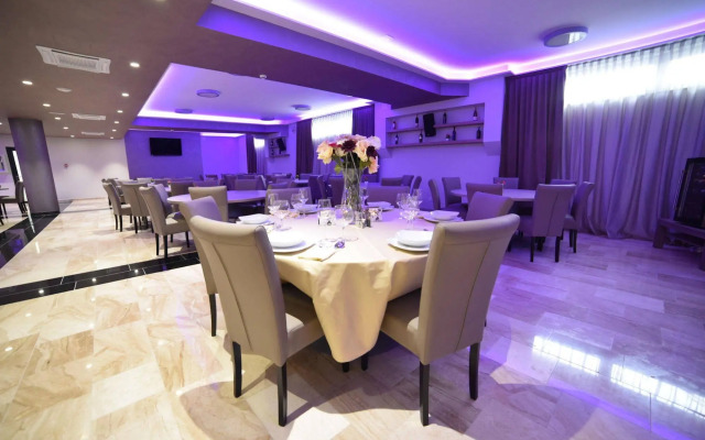 Royal Airport Hotel