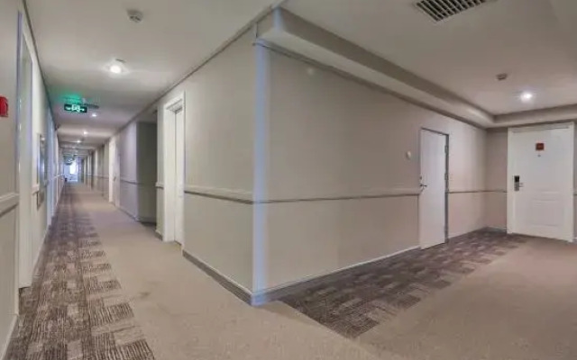Home Inn Hotels Management Co., LtdRongchang East Street Metro Station, Zhongji Subaru Store)