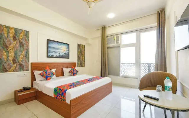 Hotel Golden Petals