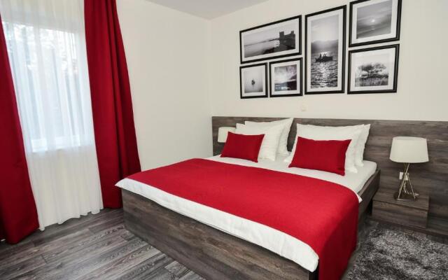 Sunset Deluxe Apartments