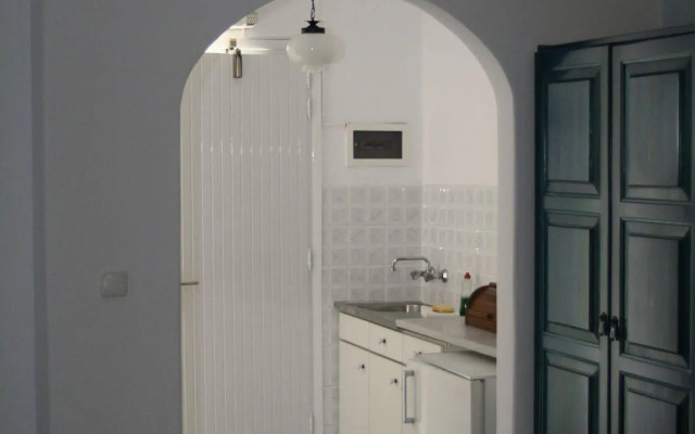 Adonis Hotel Studios & Apartments