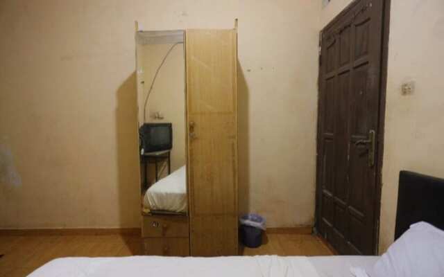 SPOT ON 93460 Lewi Family Guest House Near GBKP Bangun Mulia Km. 11