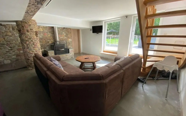 Spacious Chalet in Jalhay with Jacuzzi