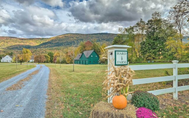 Luxe 'green Barn' Near Skiing w/ Mt Equinox Views!