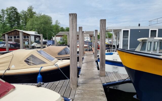 Houseboat Havana