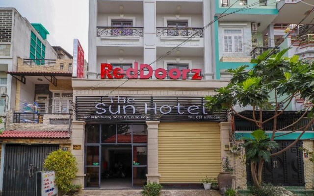 RedDoorz The Sun Hotel near Duong Quang Ham Street