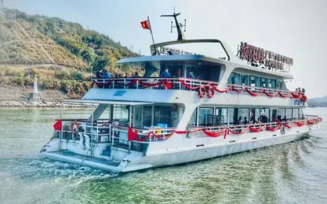 Zhenyangxia Scenic Area Theme Inn