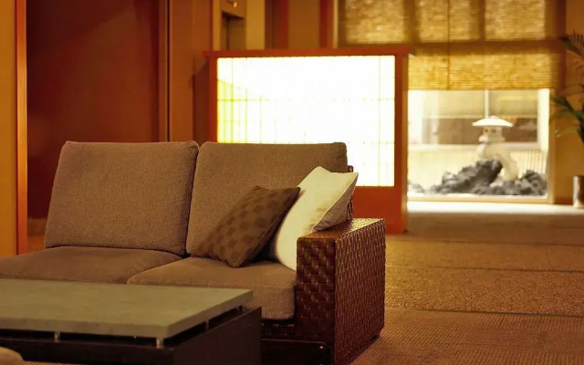 Tenku Kaiyu no Yado Suehiro